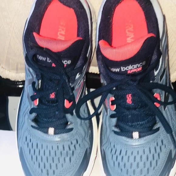 New Balance Women’s Running Shoes - Picture 6 of 8